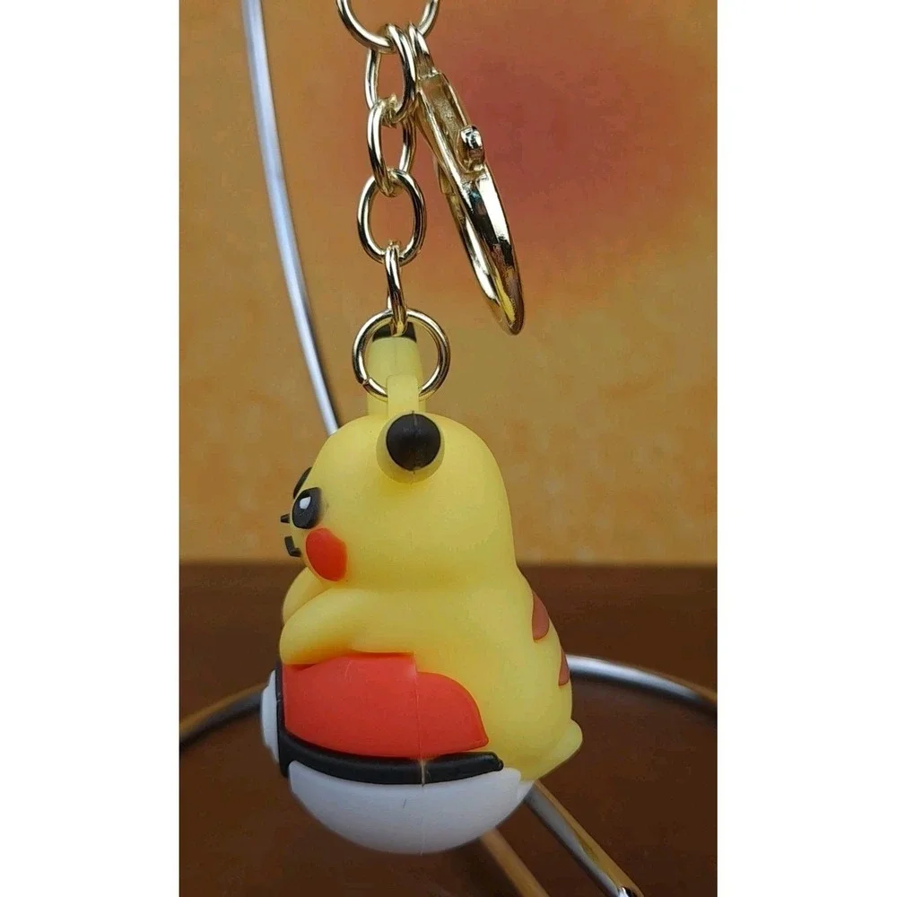 Pokemon Pokeball Keychain‎ Pikachu Riding Pokeball 3D PVC